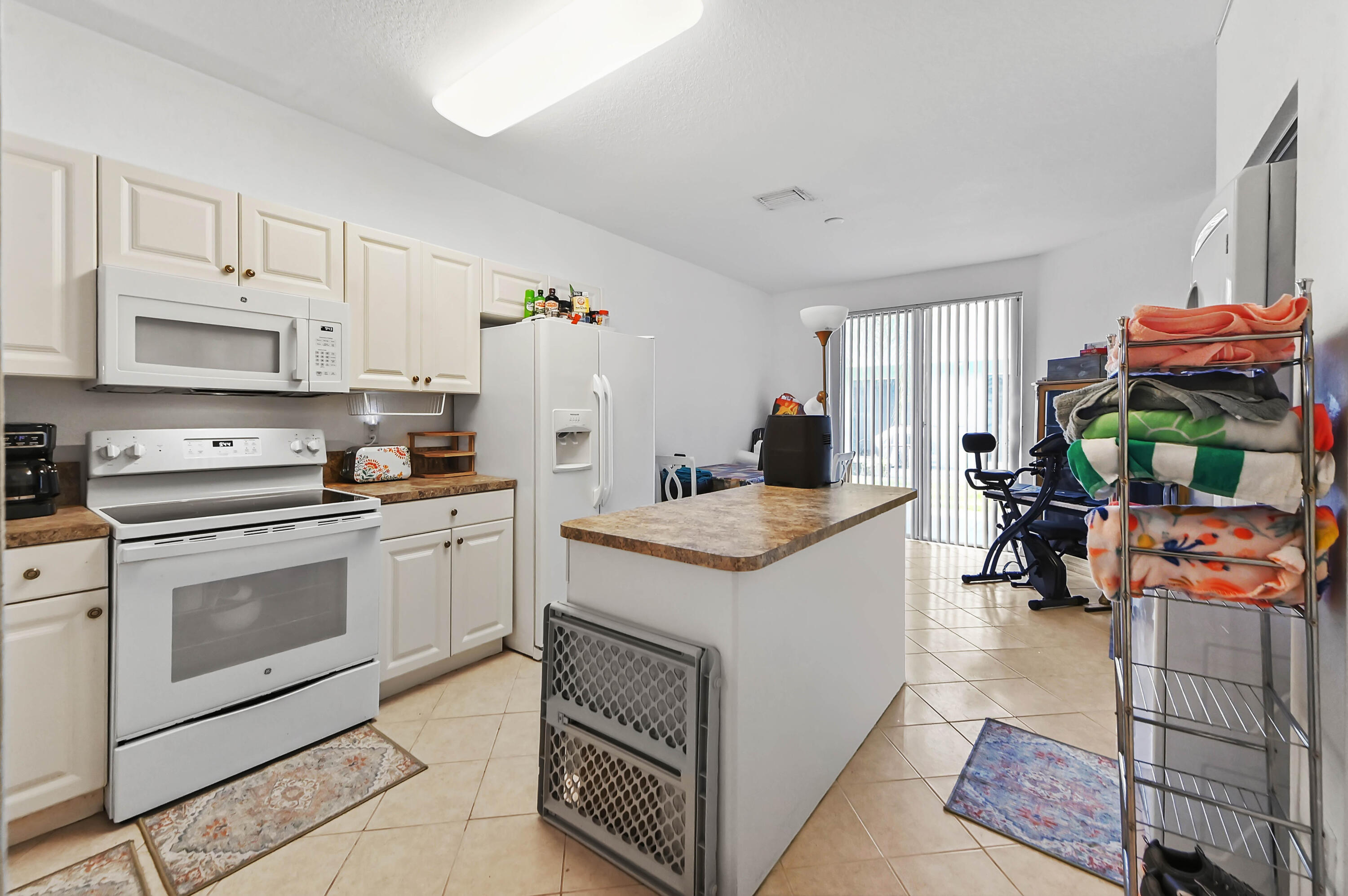 1941 Gardenia Court Riviera Beach, FL 33404 - Photo 7 of 24 09 Kitchen 02