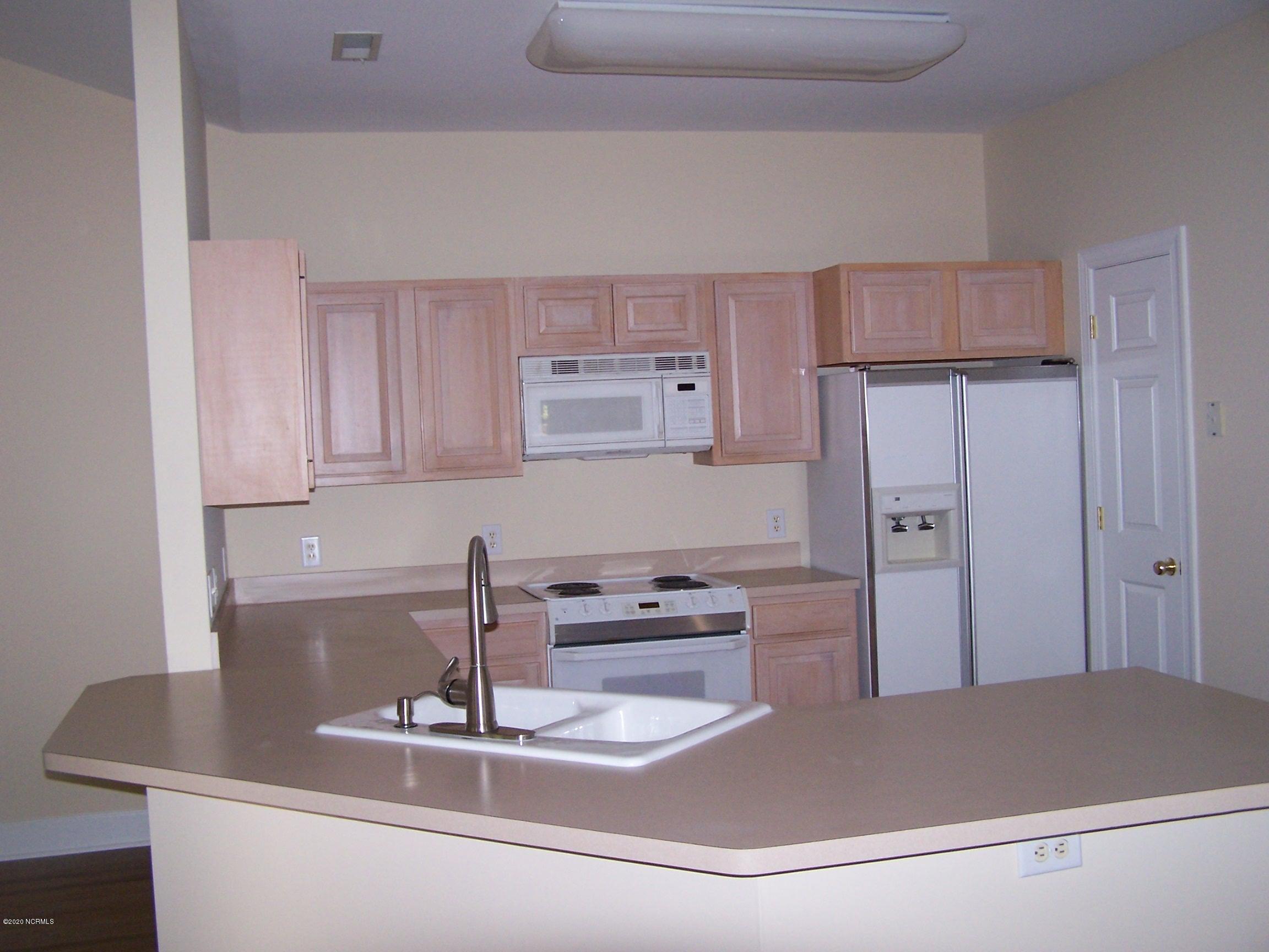 5634 Shell Rd Village Drive Wilmington, NC 28403 - Photo 12 of 19 101_6650