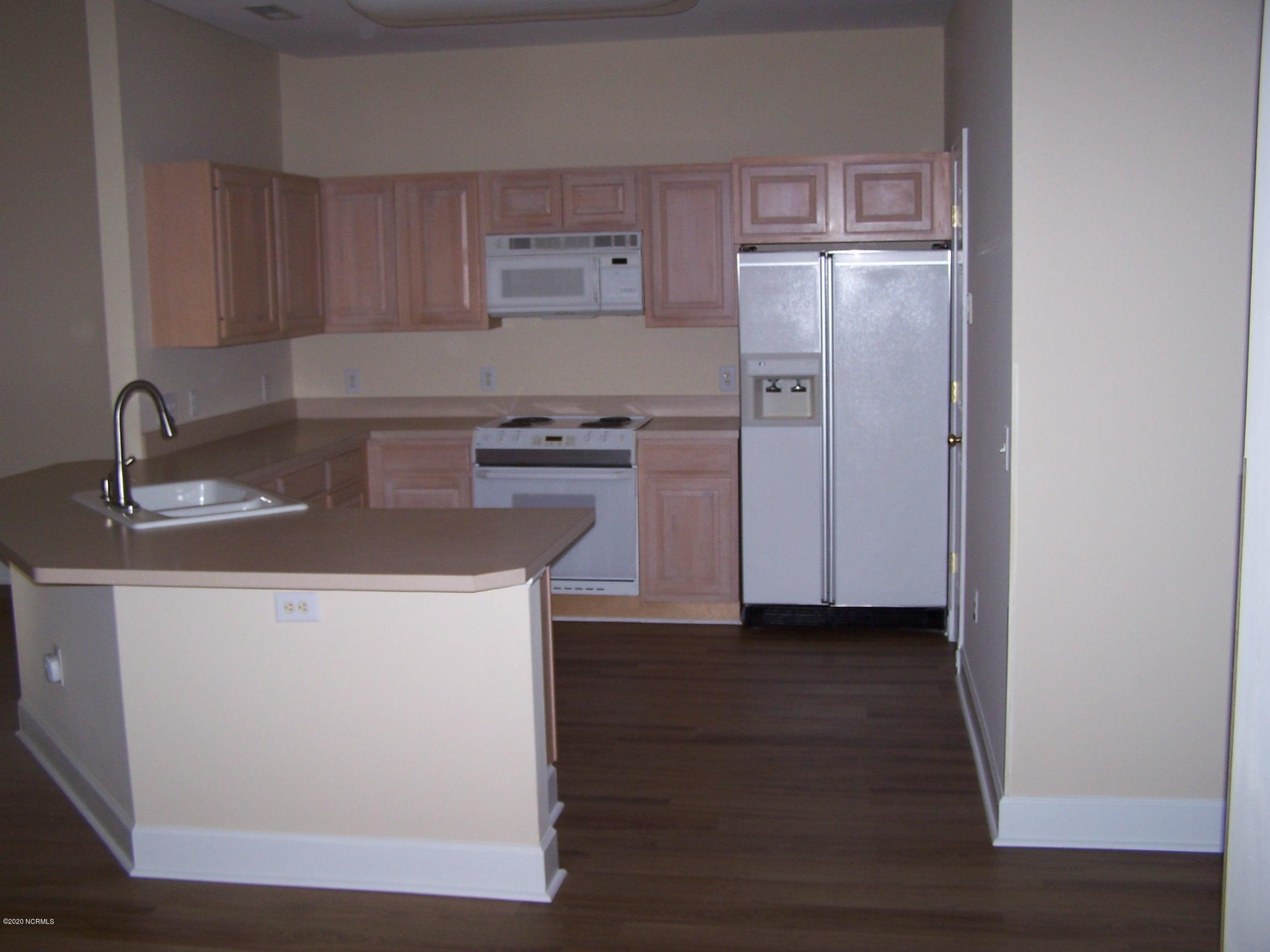 5634 Shell Rd Village Drive Wilmington, NC 28403 - Photo 3 of 19 101_6633