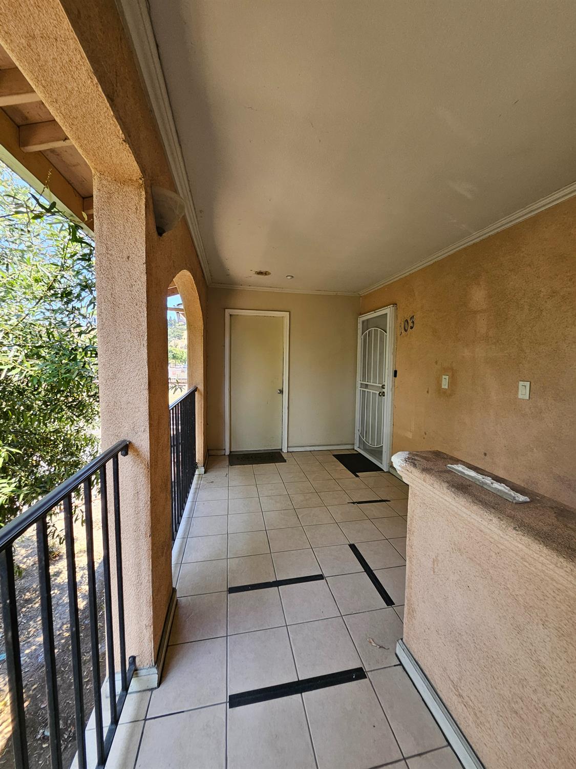 25231 Whitman Street, Unit 103 Hayward, CA 94544 - Photo 4 of 30 a view of a garage