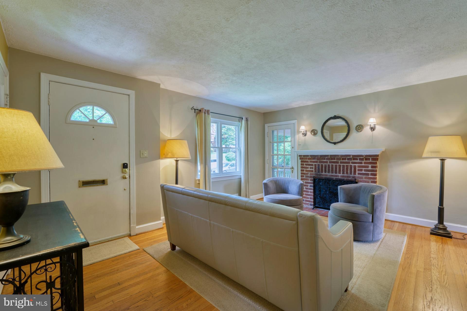 9925 Markham Street Silver Spring, MD 20901 - Photo 5 of 41 Living Room