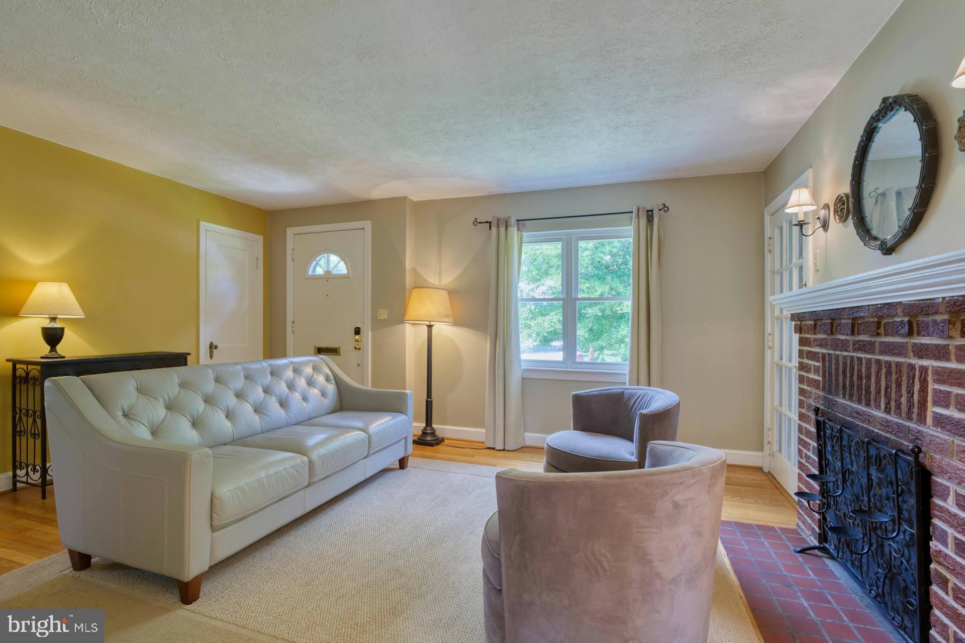 9925 Markham Street Silver Spring, MD 20901 - Photo 6 of 41 Living Room
