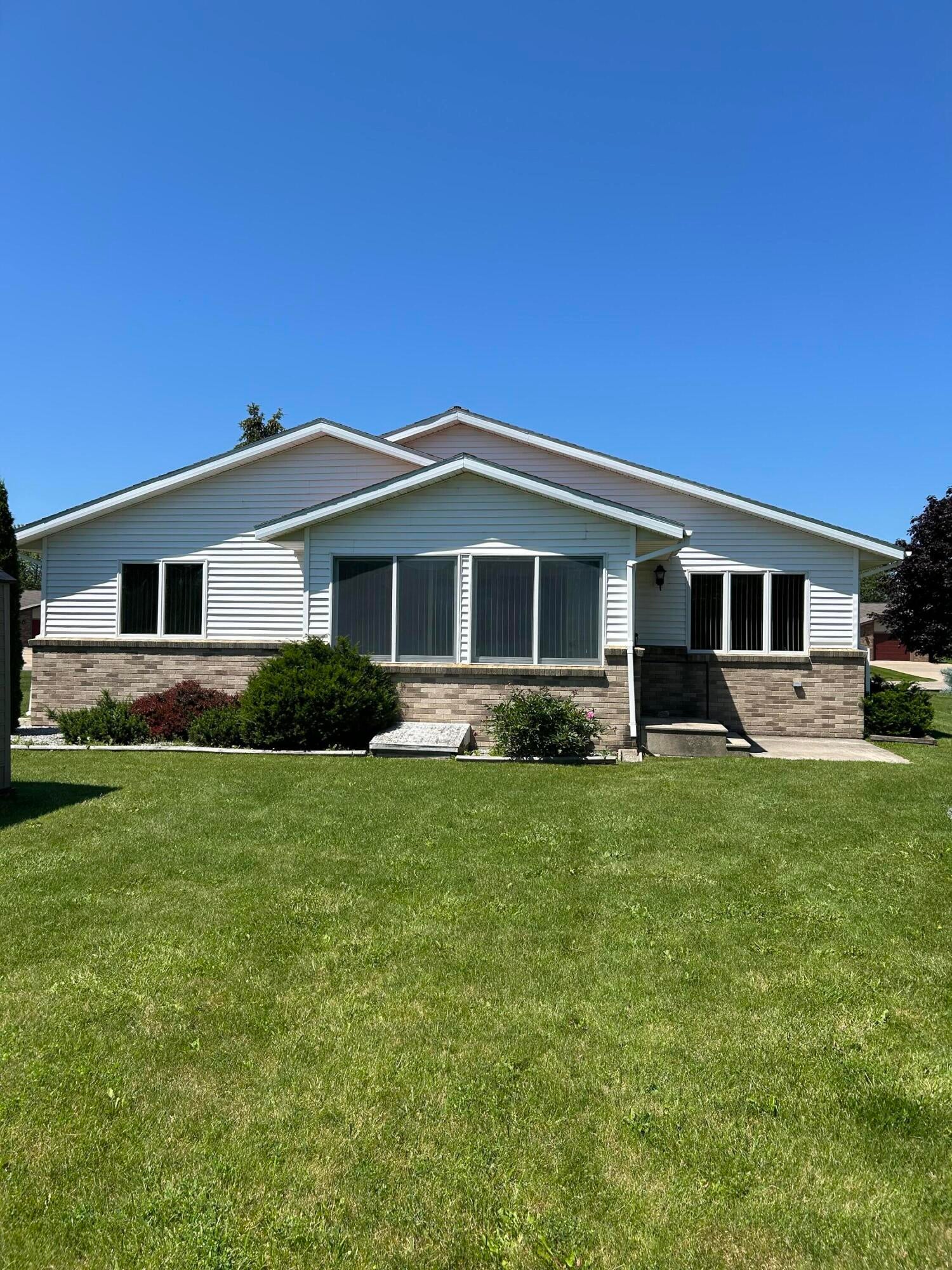 141 Riverside Drive Cheboygan, MI 49721 - Photo 1 of 25 Gallery Image 1