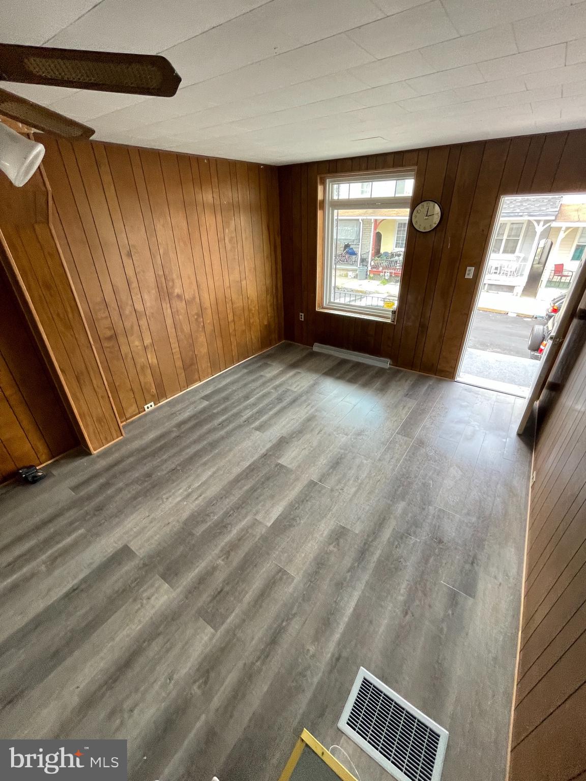 923 Locust Street Reading, PA 19604 - Photo 4 of 19 Gallery Image 4