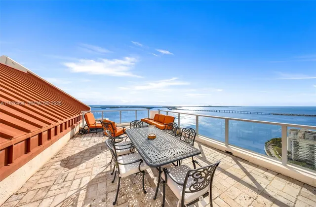$1,995,000 | 1155 Brickell Bay Drive, Unit PH303, Miami, FL 33131