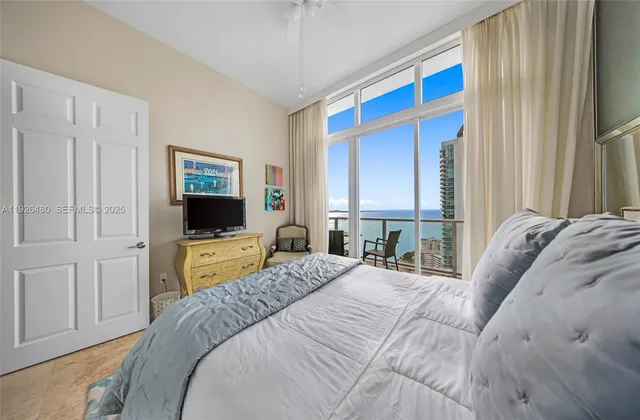 $1,995,000 | 1155 Brickell Bay Drive, Unit PH303, Miami, FL 33131
