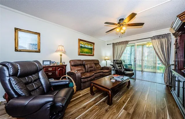 $2,100 | 90 South Highland Avenue, Unit 214, Tarpon Springs, FL 34689