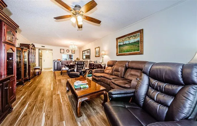 $2,100 | 90 South Highland Avenue, Unit 214, Tarpon Springs, FL 34689