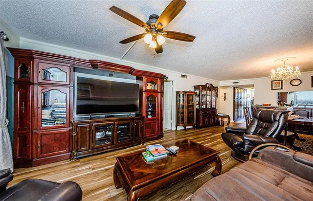 $2,100 | 90 South Highland Avenue, Unit 214, Tarpon Springs, FL 34689