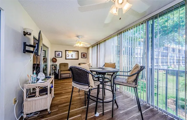 $2,100 | 90 South Highland Avenue, Unit 214, Tarpon Springs, FL 34689