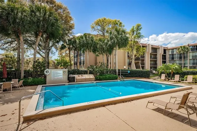 $2,100 | 90 South Highland Avenue, Unit 214, Tarpon Springs, FL 34689