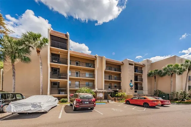 $2,100 | 90 South Highland Avenue, Unit 214, Tarpon Springs, FL 34689