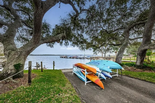 $2,100 | 90 South Highland Avenue, Unit 214, Tarpon Springs, FL 34689