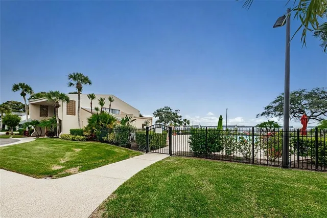 $2,100 | 90 South Highland Avenue, Unit 214, Tarpon Springs, FL 34689