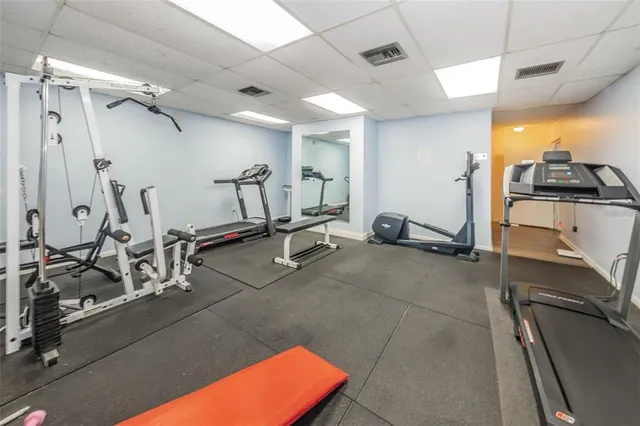 $2,100 | 90 South Highland Avenue, Unit 214, Tarpon Springs, FL 34689