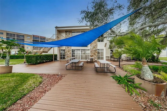 $2,100 | 90 South Highland Avenue, Unit 214, Tarpon Springs, FL 34689