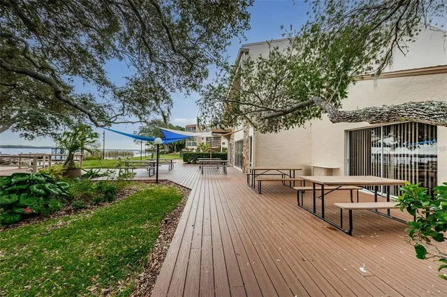 $2,100 | 90 South Highland Avenue, Unit 214, Tarpon Springs, FL 34689