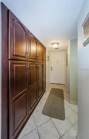 $2,100 | 90 South Highland Avenue, Unit 214, Tarpon Springs, FL 34689