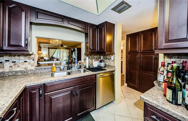 $2,100 | 90 South Highland Avenue, Unit 214, Tarpon Springs, FL 34689