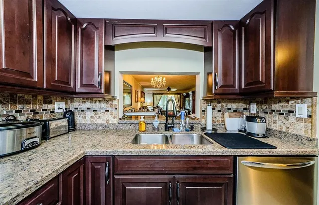 $2,100 | 90 South Highland Avenue, Unit 214, Tarpon Springs, FL 34689