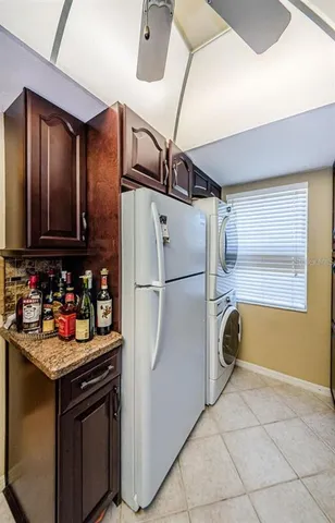 $2,100 | 90 South Highland Avenue, Unit 214, Tarpon Springs, FL 34689