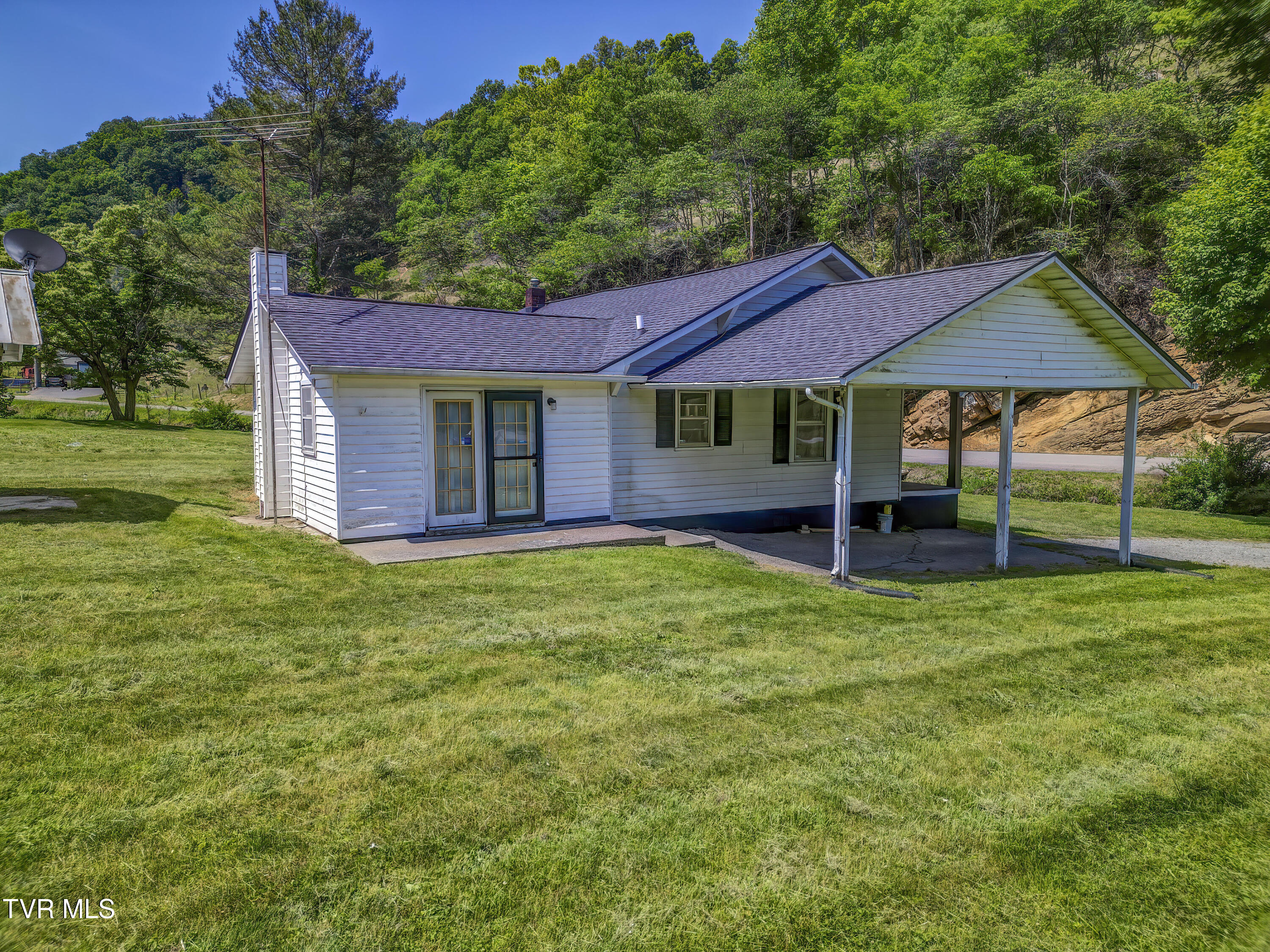 865 Shelleys Road Bristol, VA 24202 - Photo 27 of 41 865 Shelleys Rd (4)