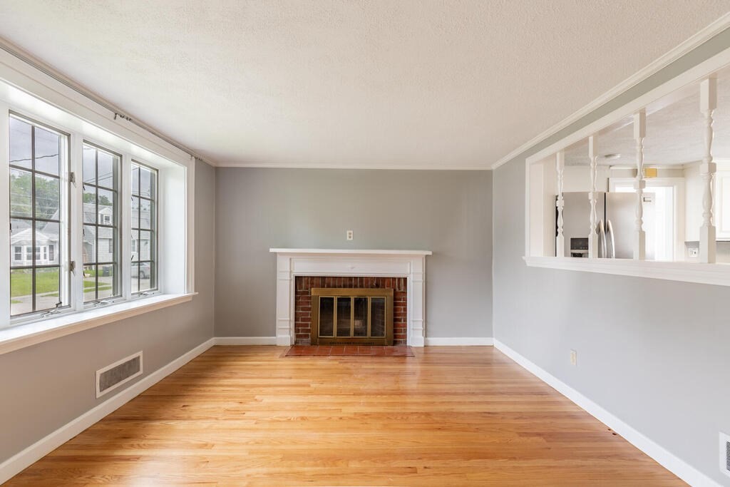 9 Old Farm Road Beverly, MA 01915 - Photo 3 of 27 Gallery Image 3