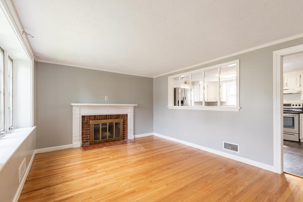 9 Old Farm Road Beverly, MA 01915 - Photo 4 of 27 Gallery Image 4