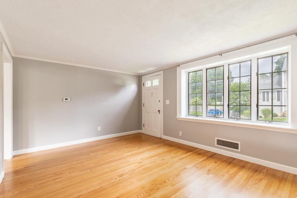 9 Old Farm Road Beverly, MA 01915 - Photo 5 of 27 Gallery Image 5