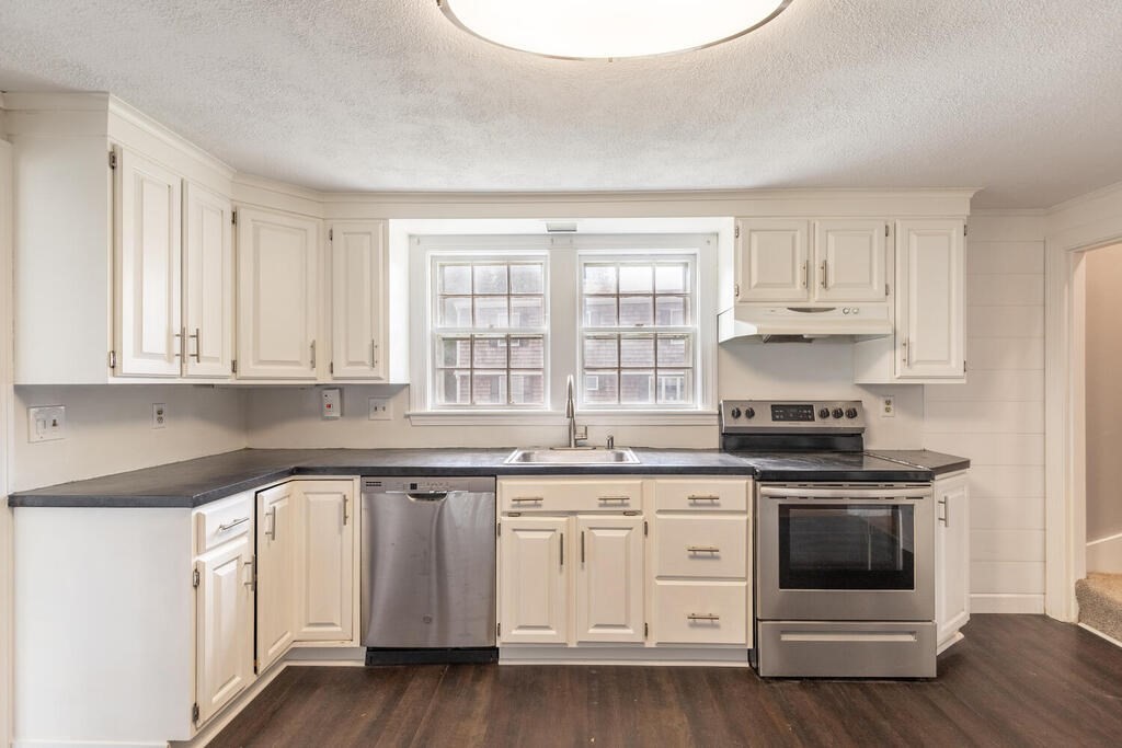 9 Old Farm Road Beverly, MA 01915 - Photo 8 of 27 Gallery Image 8