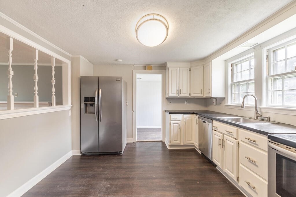 9 Old Farm Road Beverly, MA 01915 - Photo 9 of 27 Gallery Image 9