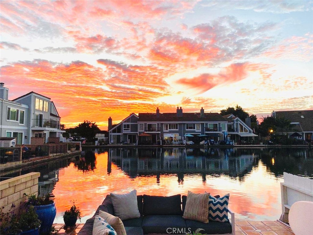a view of a terrace with sitting area