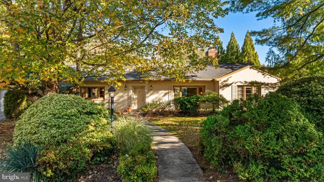 a front view of a house with a yard and fountain in middle