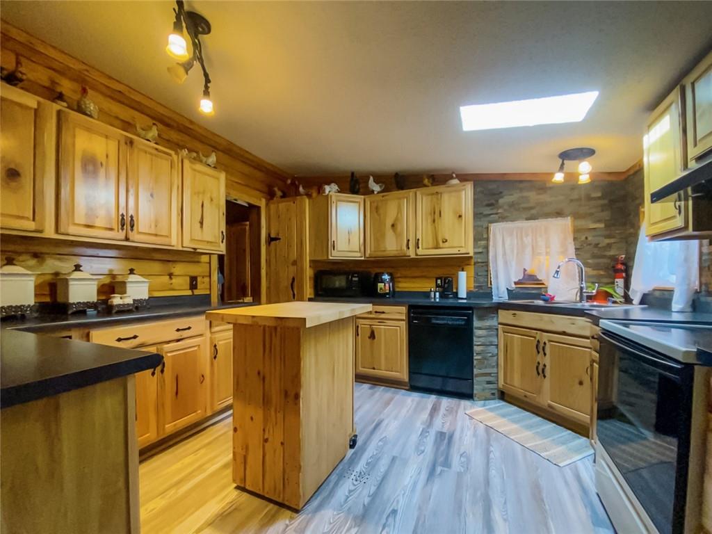 218 Salem Church Road Midland, PA 15059 - Photo 9 of 25 WONDERFUL NEWLY RENOVATED KITCHEN!