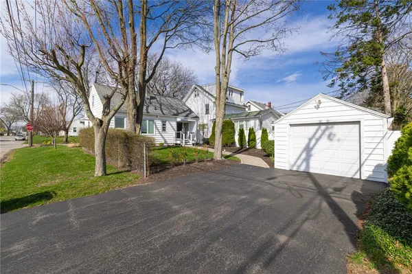 $199,900 | 85 Colebourne Road, Rochester, NY 14609