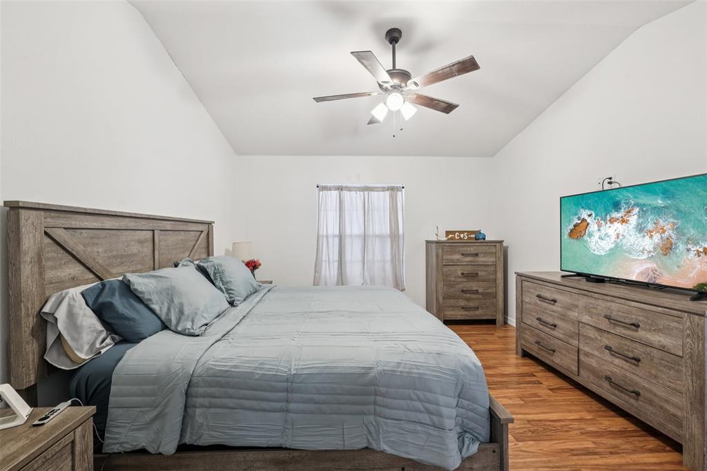 12315 Fort King Road Dade City, FL 33525 - Photo 38 of 77 a bedroom with a bed and a flat screen tv