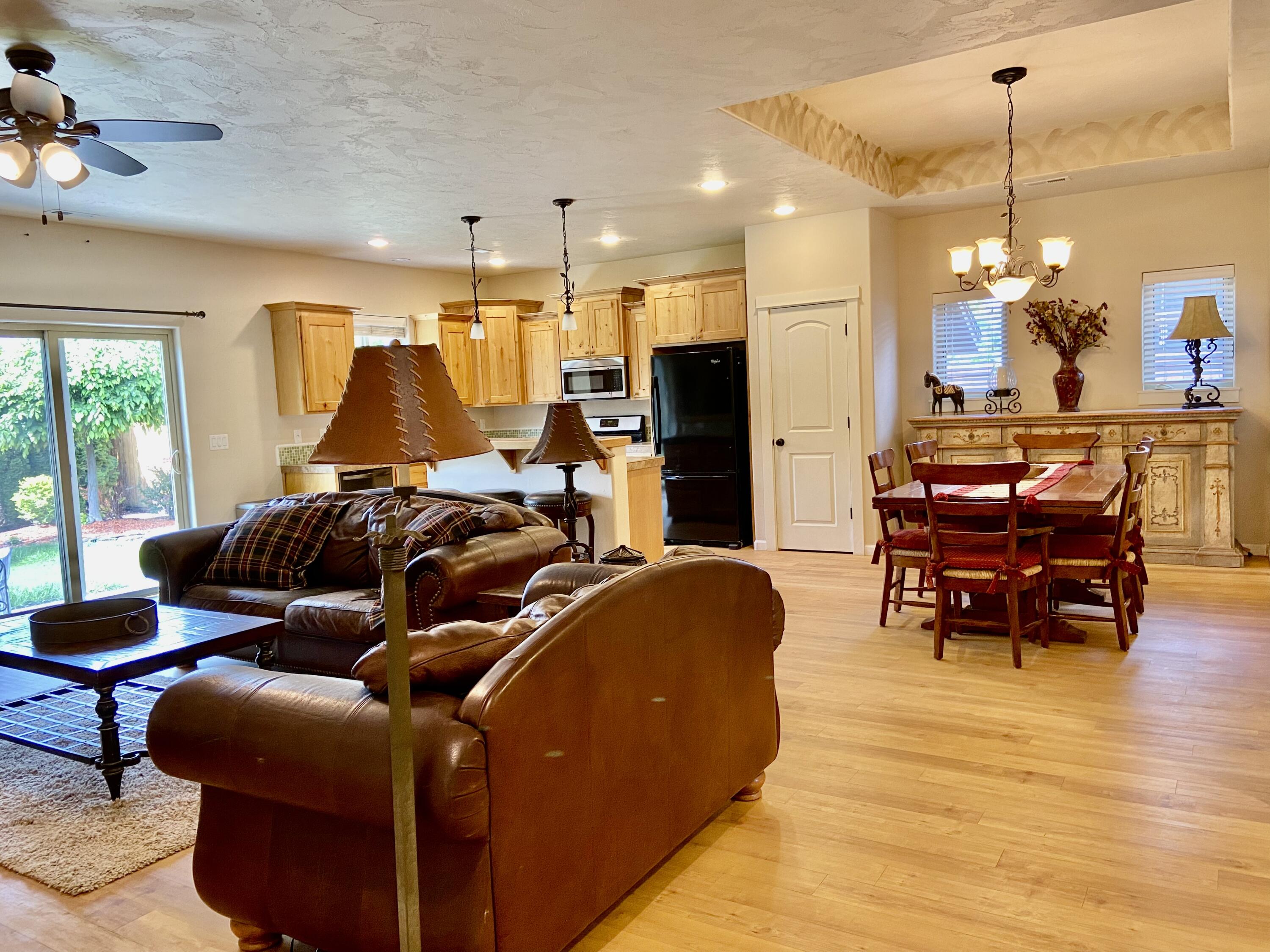 3191 Yellow Ribbon Drive Bend, OR 97701 - Photo 3 of 19 Open great room