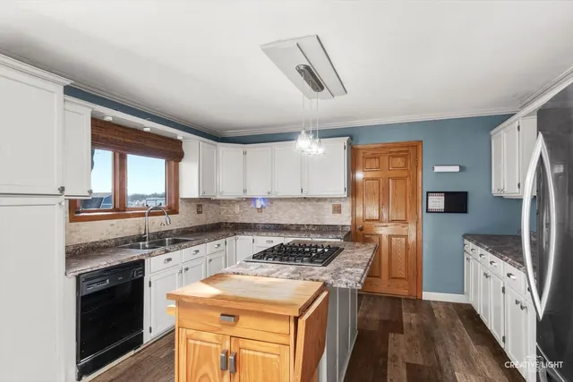 $2,250 | 30 Highway, Big Rock, IL 60511