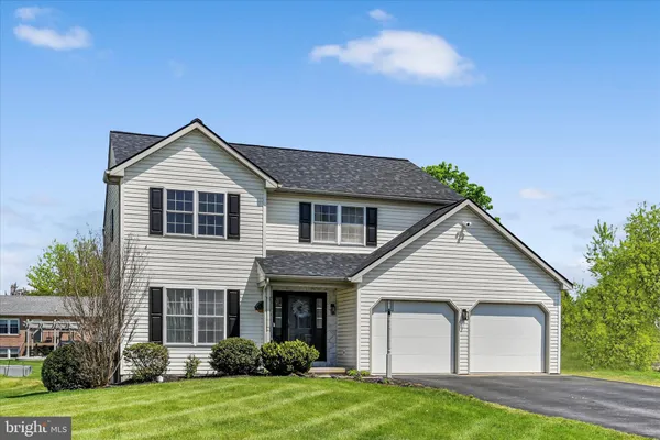 $450,000 | 707 Kenneth Drive, Mount Joy, PA 17552