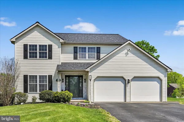 $450,000 | 707 Kenneth Drive, Mount Joy, PA 17552