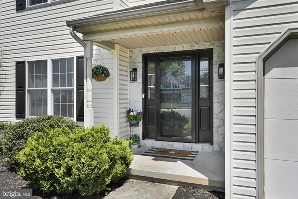 $450,000 | 707 Kenneth Drive, Mount Joy, PA 17552