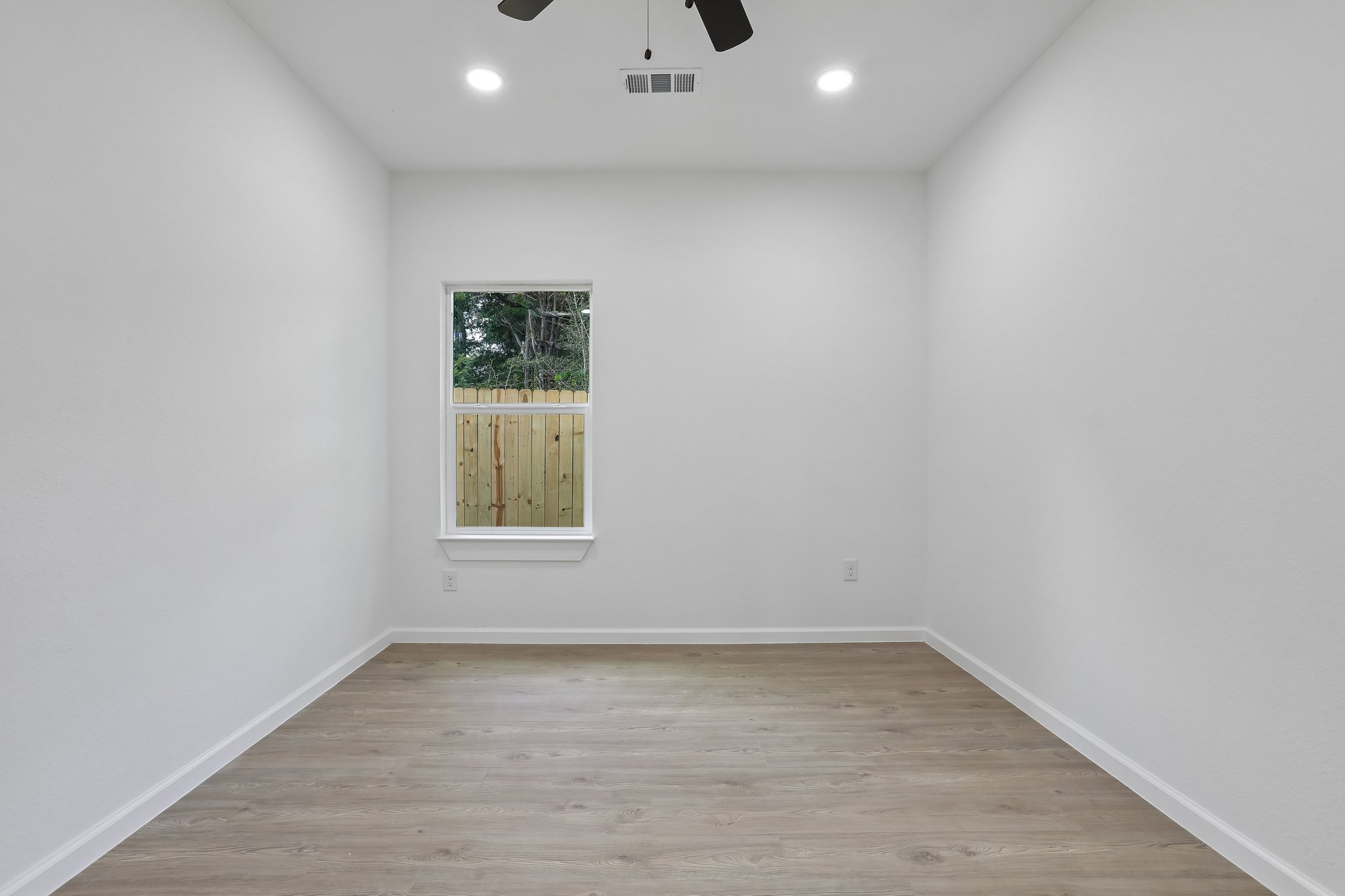 210 Flint Ridge Street Bastrop, TX 78602 - Photo 31 of 40 an empty room with a window
