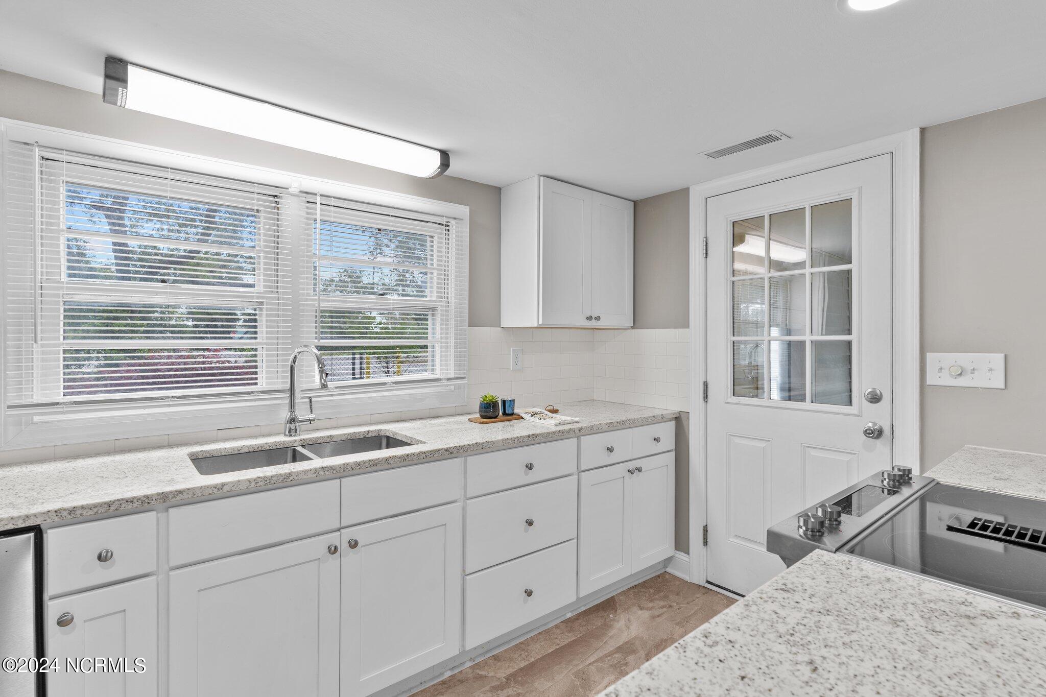 135 Bryan Road Wilmington, NC 28412 - Photo 19 of 60 Kitchen - 135 Bryan Rd