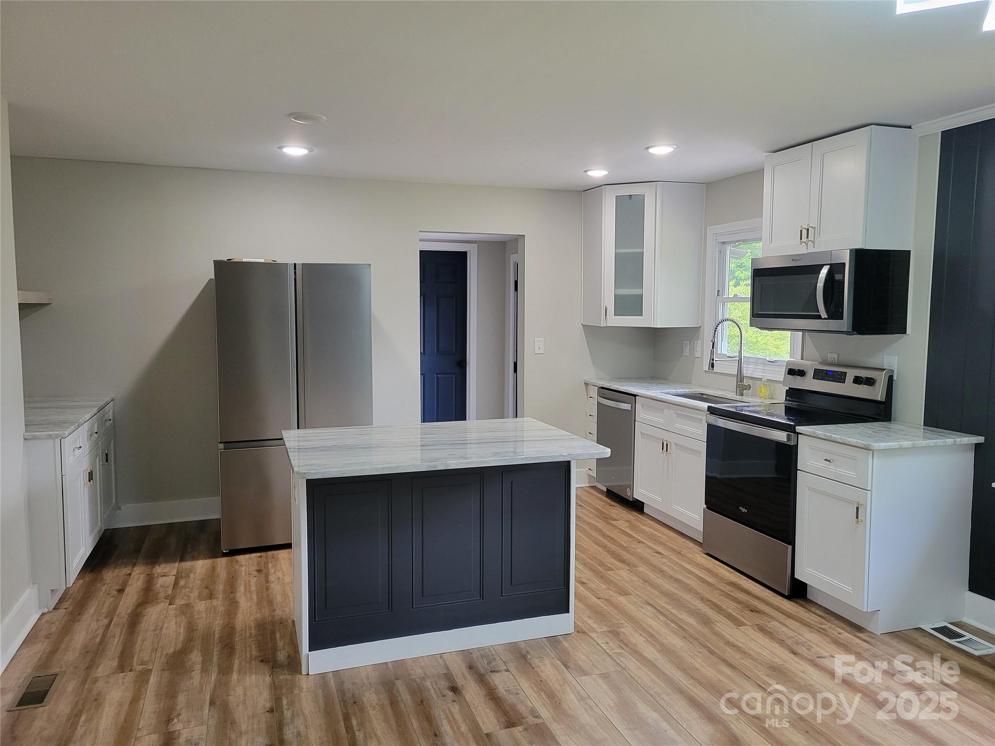 423 South Rhyne Street Dallas, NC 28034 - Photo 5 of 29