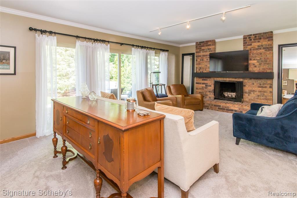 576 Ten Point Drive Rochester Hills, MI 48309 - Photo 2 of 51