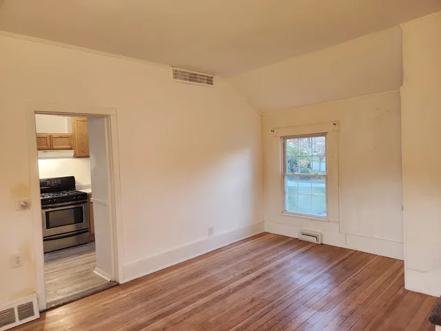 $1,400 | 122 Dole Avenue, Unit 2, Crystal Lake, IL 60014