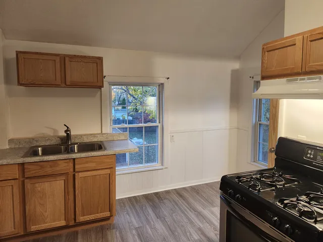 $1,400 | 122 Dole Avenue, Unit 2, Crystal Lake, IL 60014