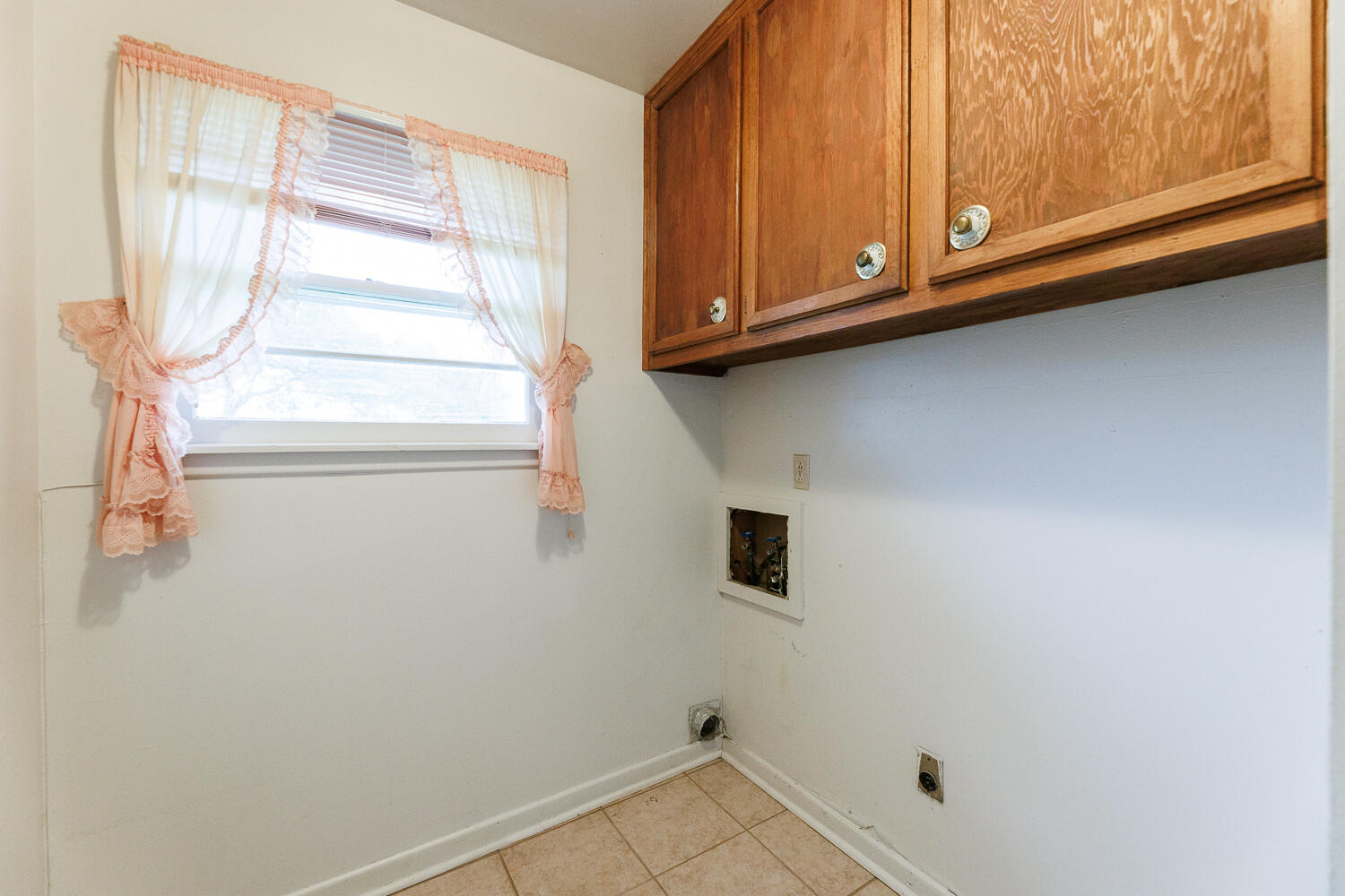 5220 7th Street Lubbock, TX 79416 - Photo 30 of 34 Laundry Room