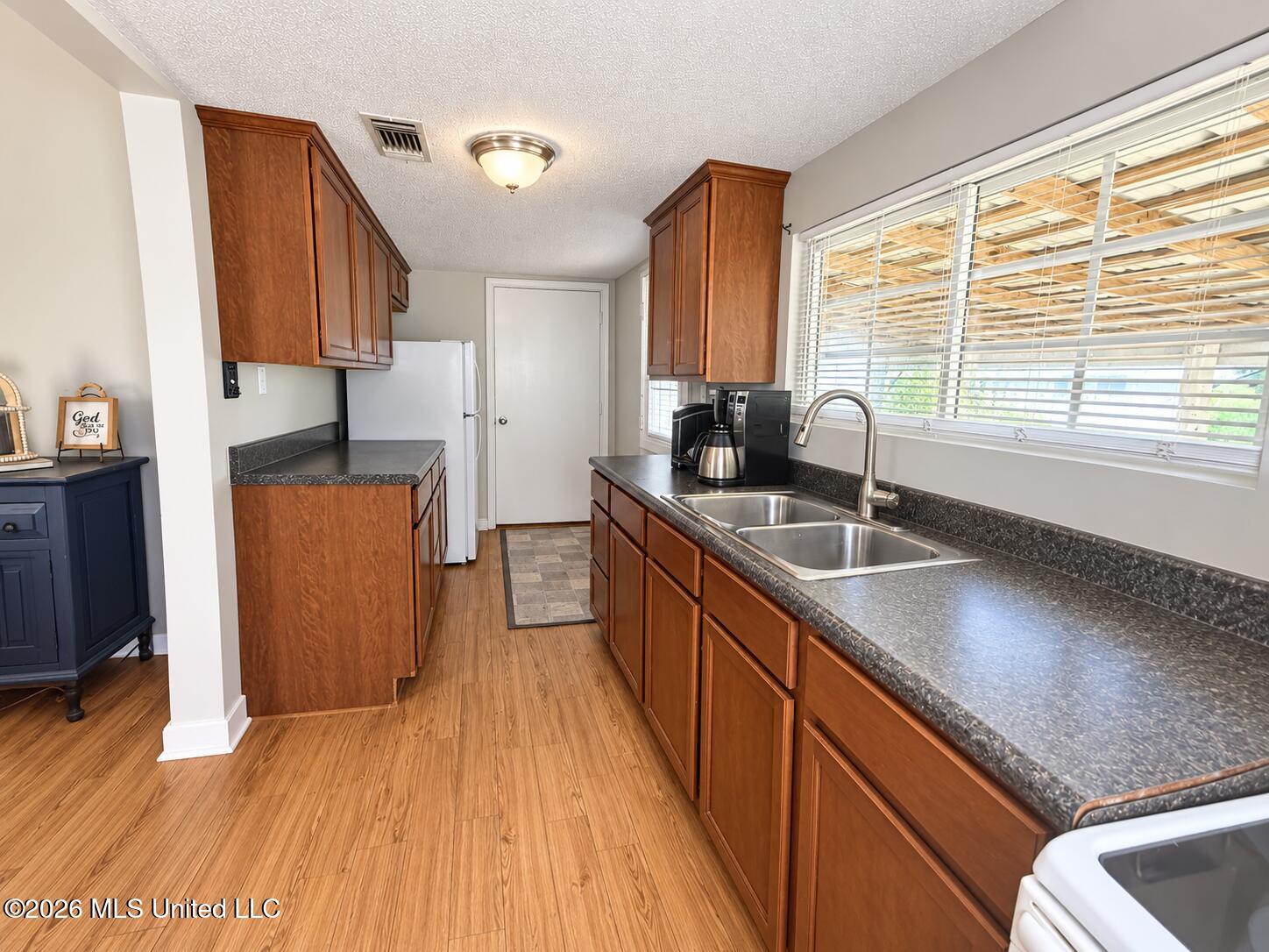11450 County Farm Road Gulfport, MS 39503 - Photo 19 of 84 Farm house kitchen