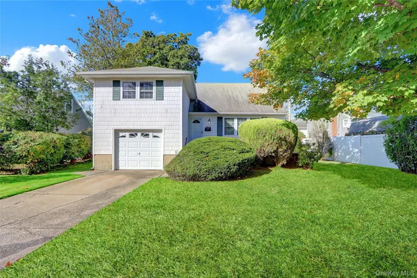$690,000 | 60 Elizabeth Drive, Bethpage, NY 11714